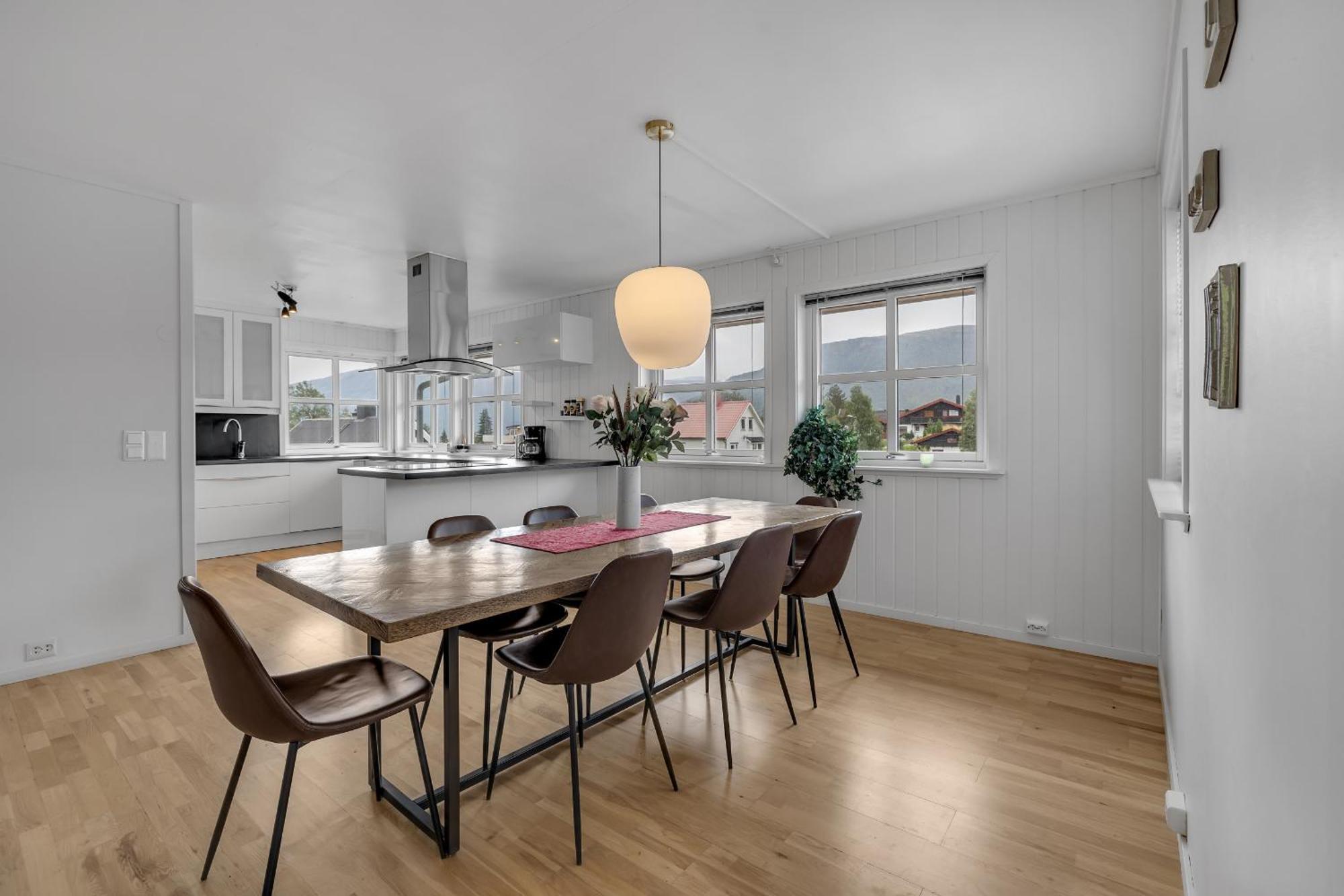 Central Large Modern House With A View Tromso Luaran gambar